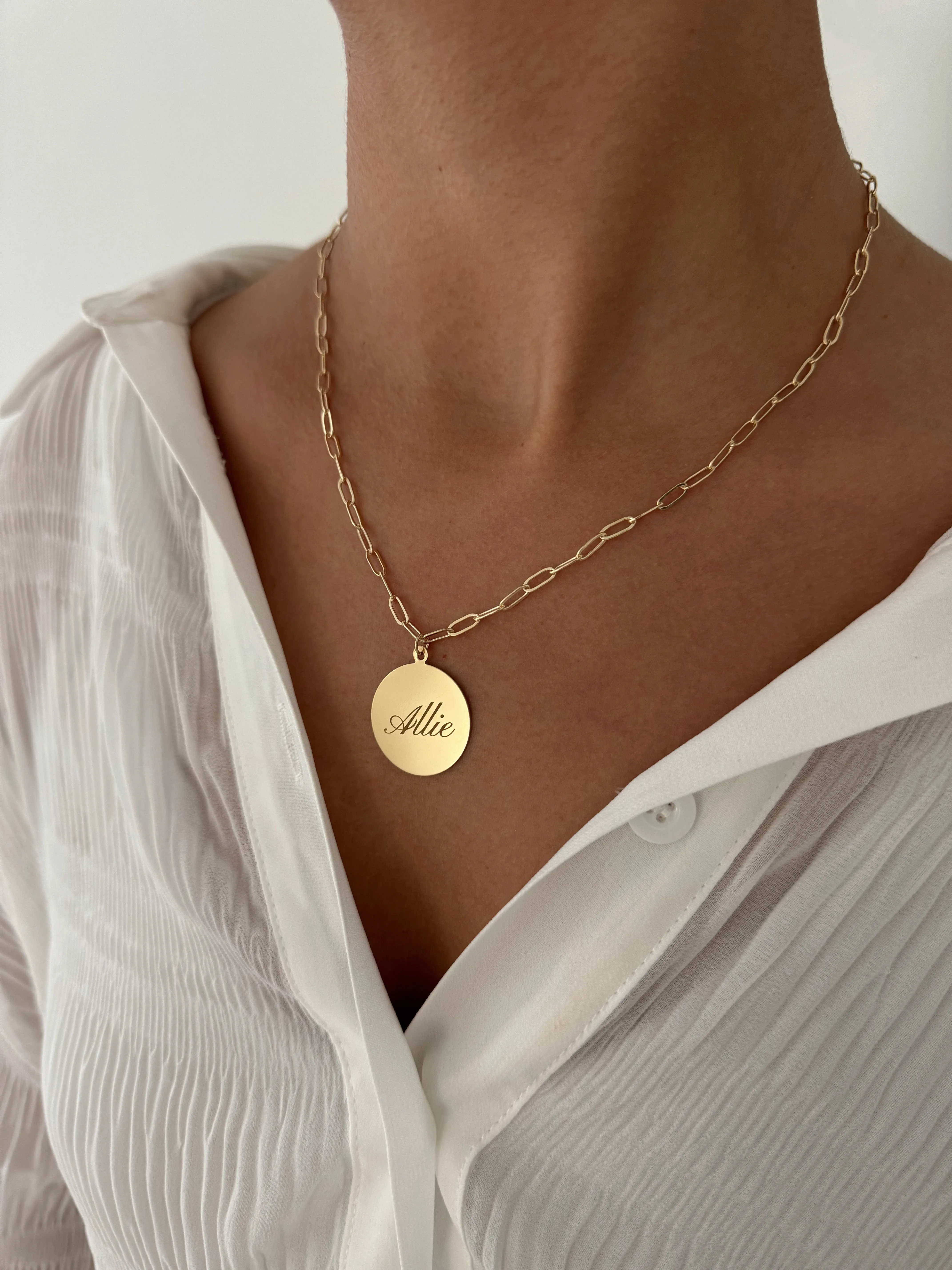 ENGRAVED CIRCLE NECKLACE